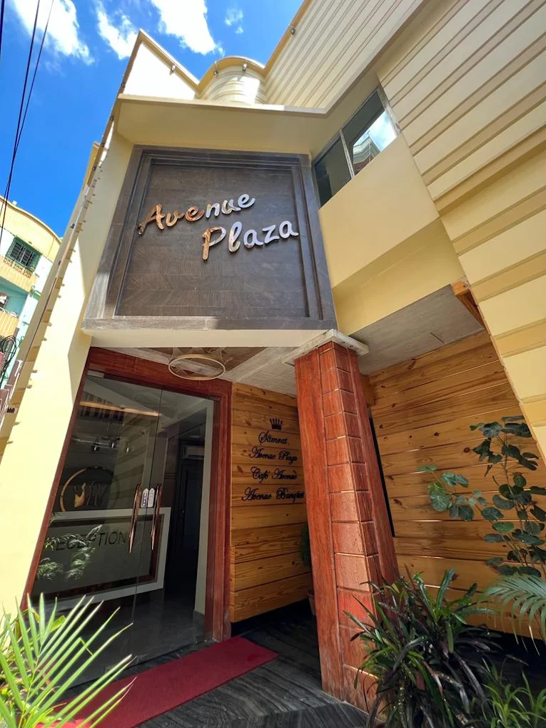 Avenue Plaza entrance