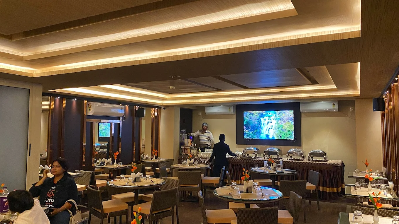 Interior & buffet