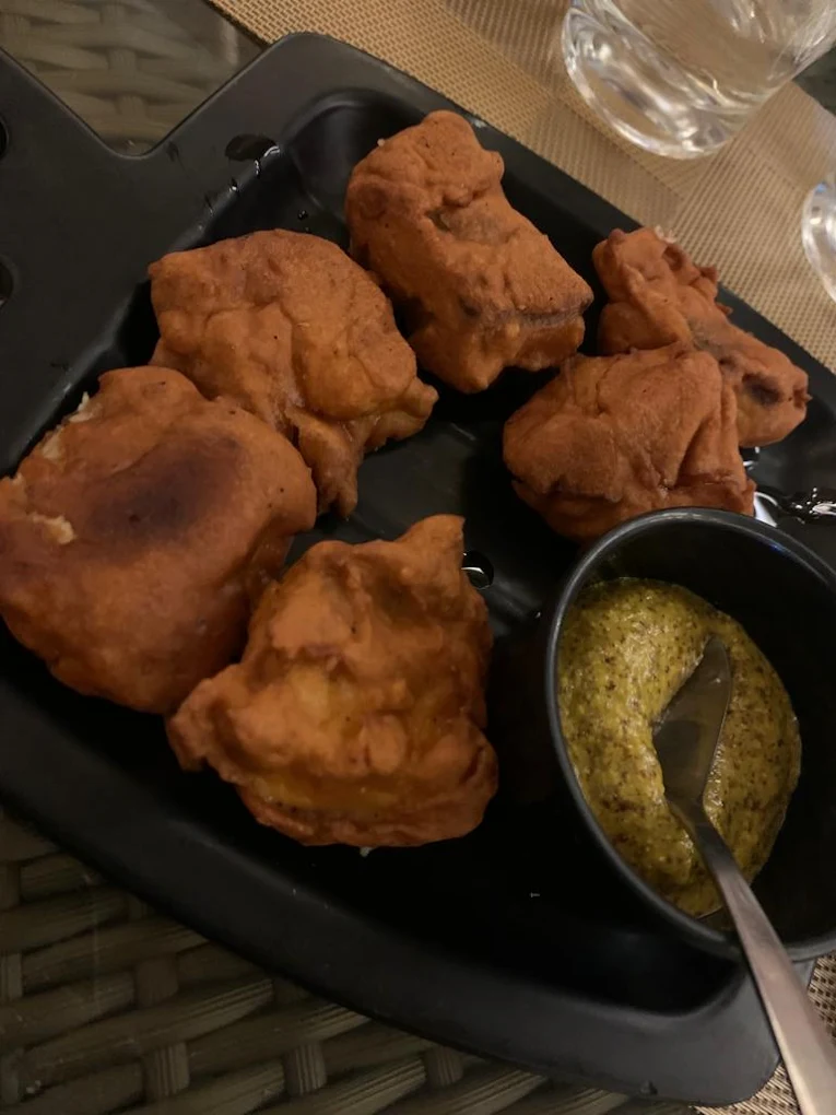 Bread pakora with chutney